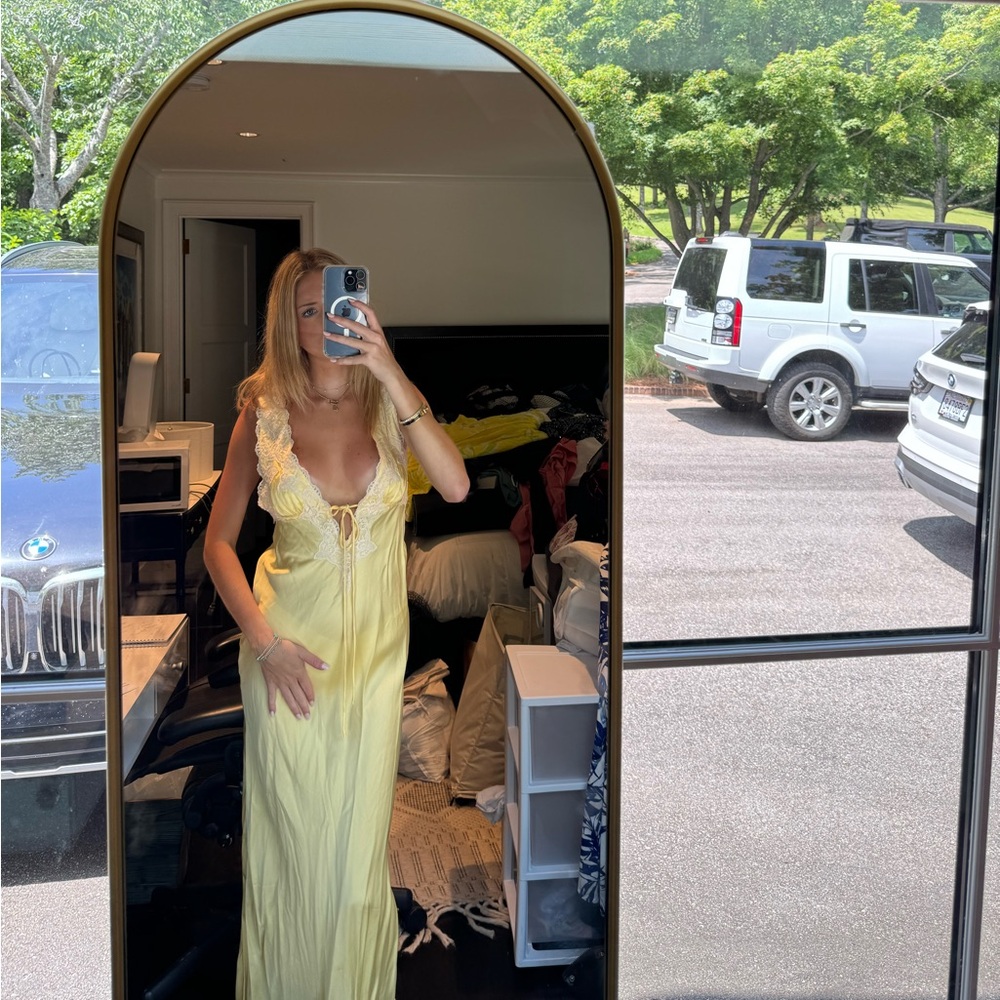 yellow dress